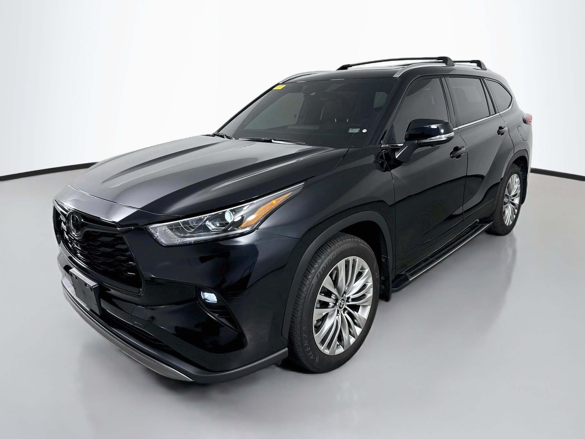 Used 2026 Toyota Highlander Platinum AWD/4WD image 3