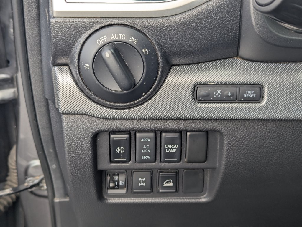 Used 2017 Nissan Titan PRO-4X AWD/4WD image 29