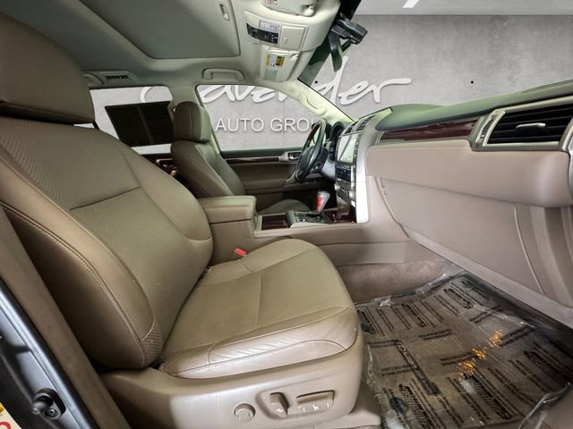 Used 2017 Lexus GX 460 Luxury w/ Preferred Accessory Package image 24