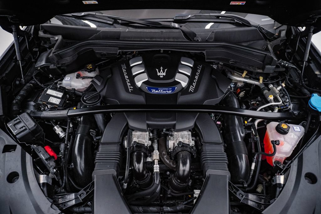 Certified 2024 Maserati Grecale Modena AWD/4WD image 27