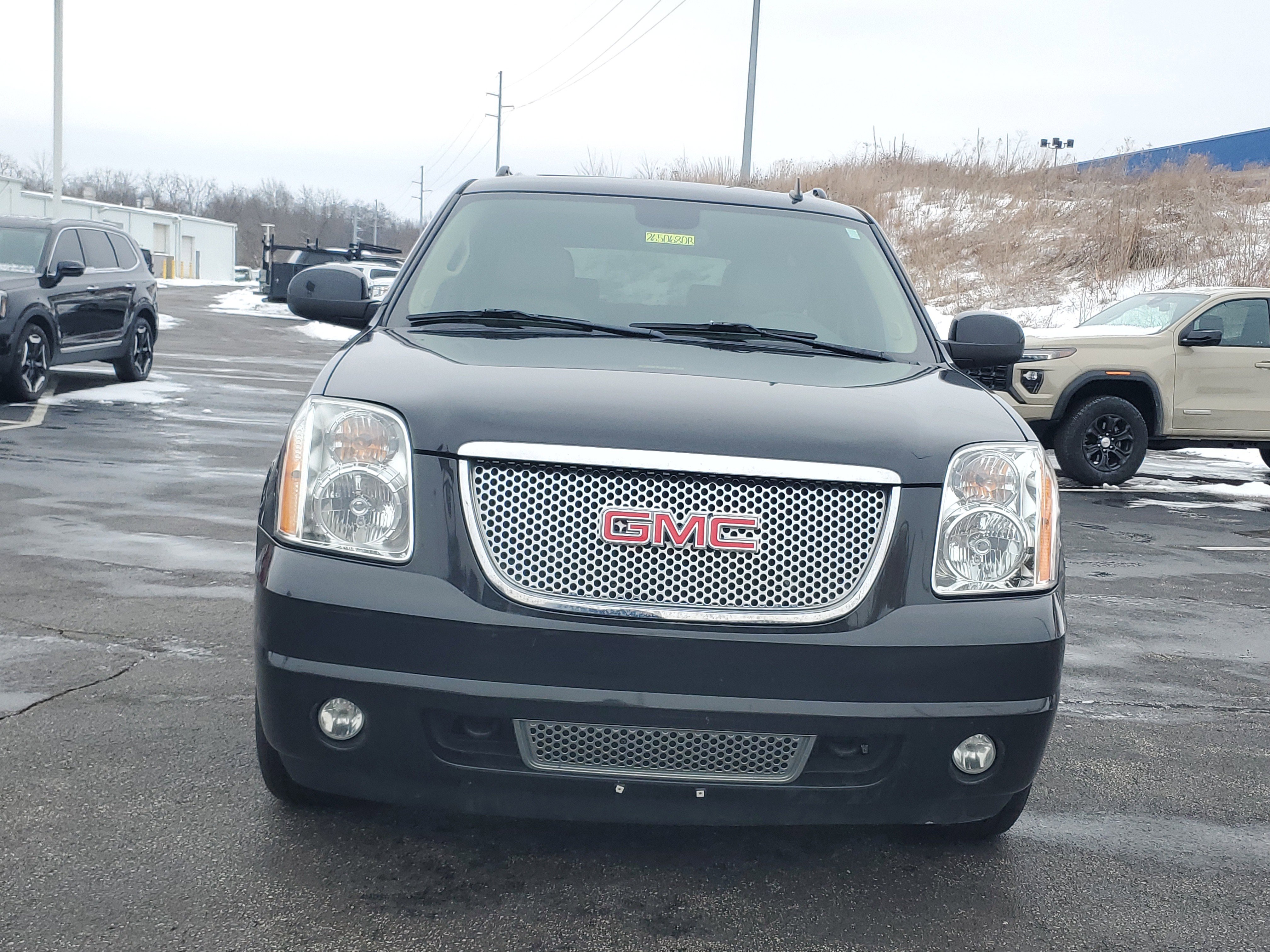 Used 2011 GMC Yukon XL Denali image 2