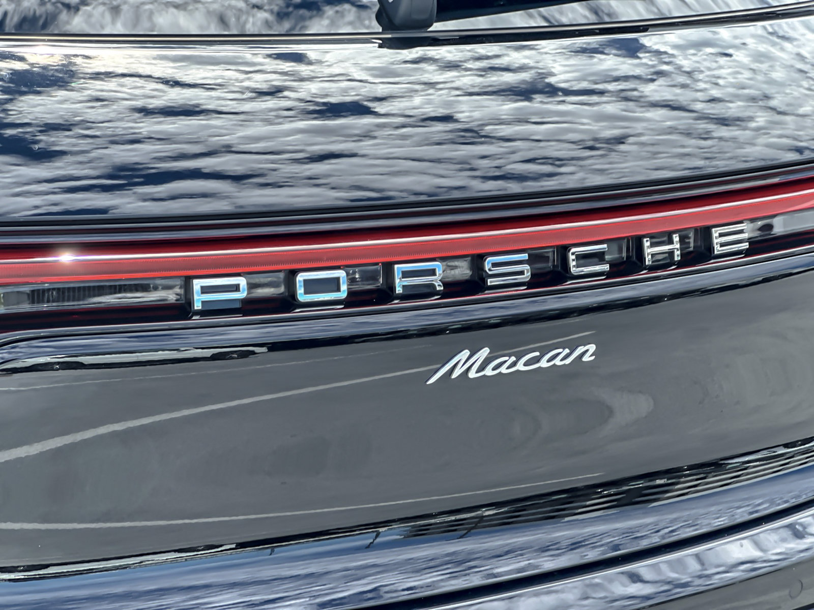Certified 2026 Porsche Macan AWD/4WD image 23