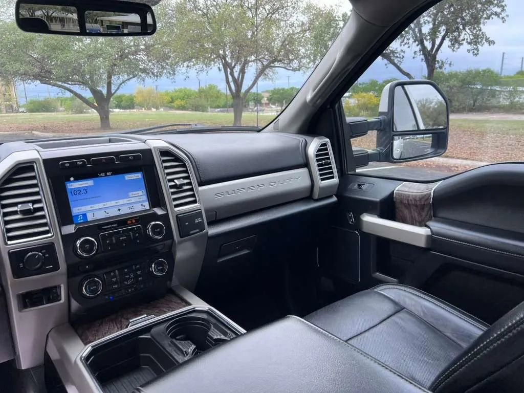 Used 2017 Ford F250 Lariat w/ Lariat Value Package RWD image 30