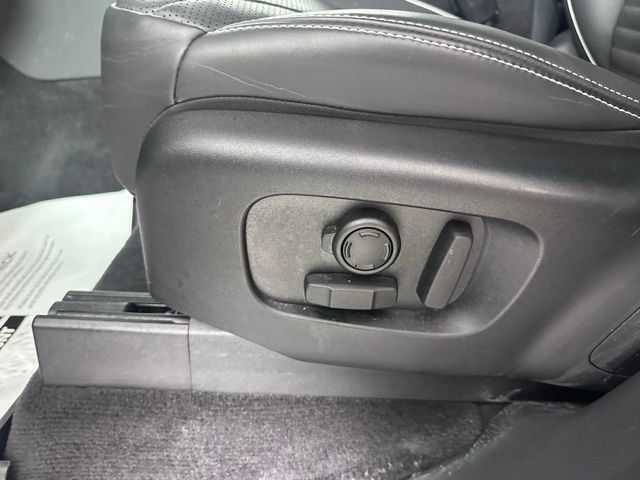Used 2024 Land Rover Discovery Metropolitan Edition AWD/4WD image 21