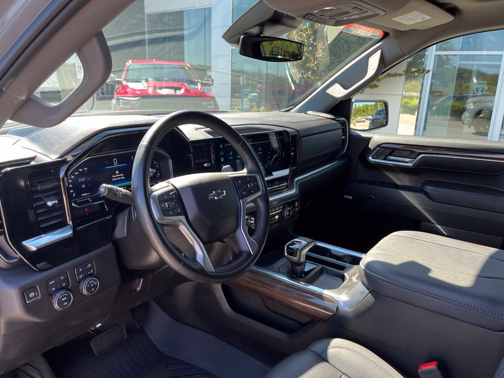 Used 2024 Chevrolet Silverado 1500 RST AWD/4WD image 7