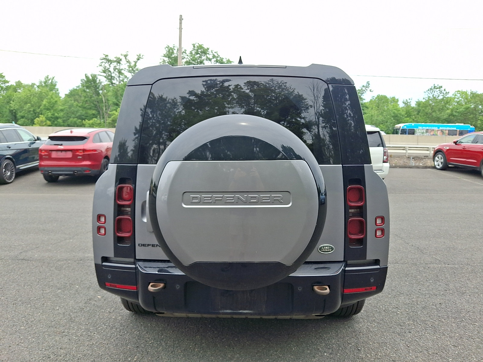 Used 2023 Land Rover Defender 130 X-Dynamic SE AWD/4WD image 4