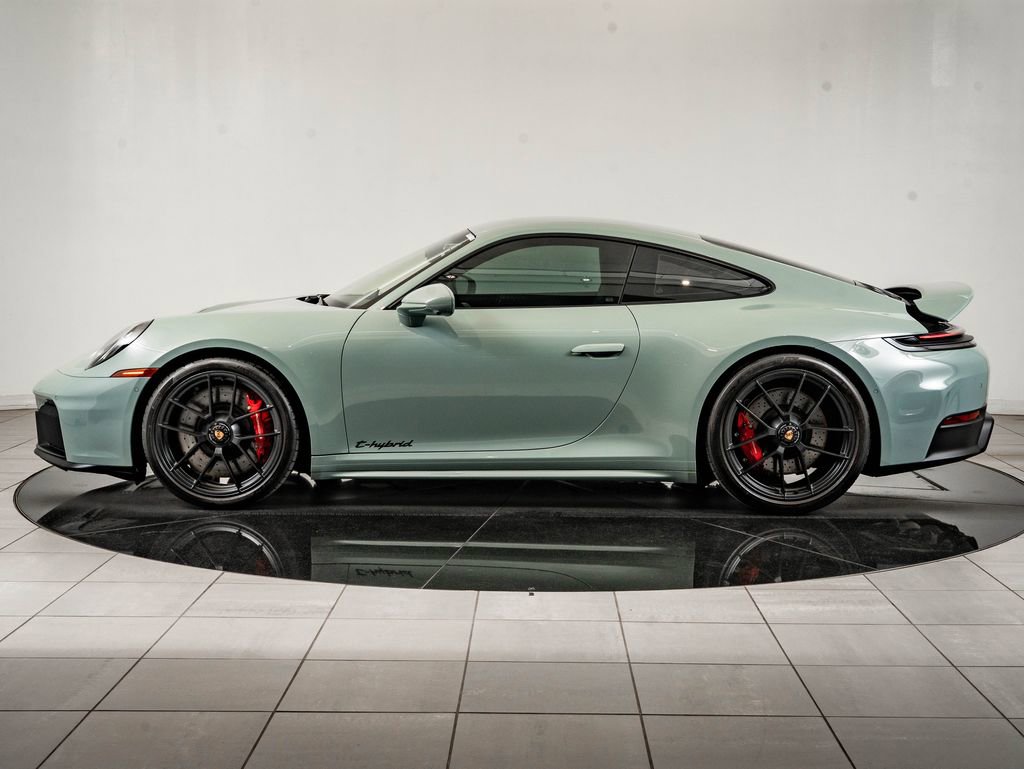 Certified 2025 Porsche 911 Carrera GTS RWD image 2