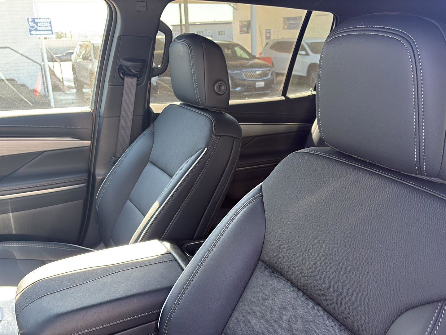 Used 2025 Buick Enclave Preferred image 9