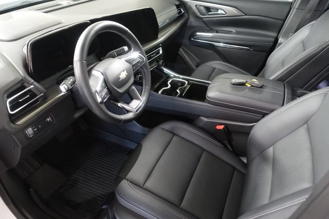 Used 2025 Chevrolet Traverse LT w/ Sun and Wheel Package FWD image 10