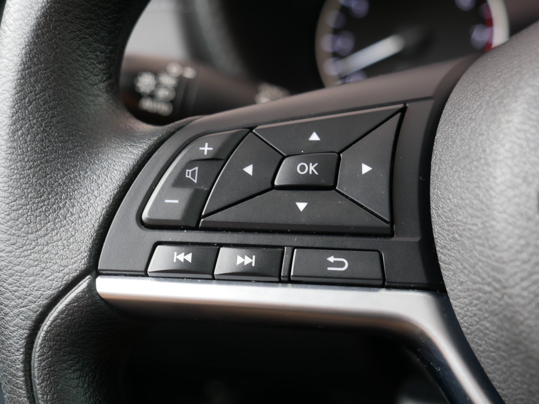 Certified 2023 Nissan Sentra SV FWD image 28