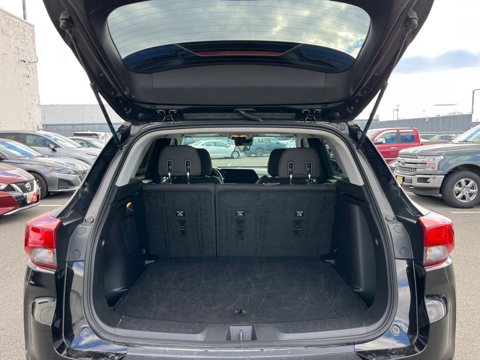 Used 2025 Chevrolet TrailBlazer LT FWD image 30