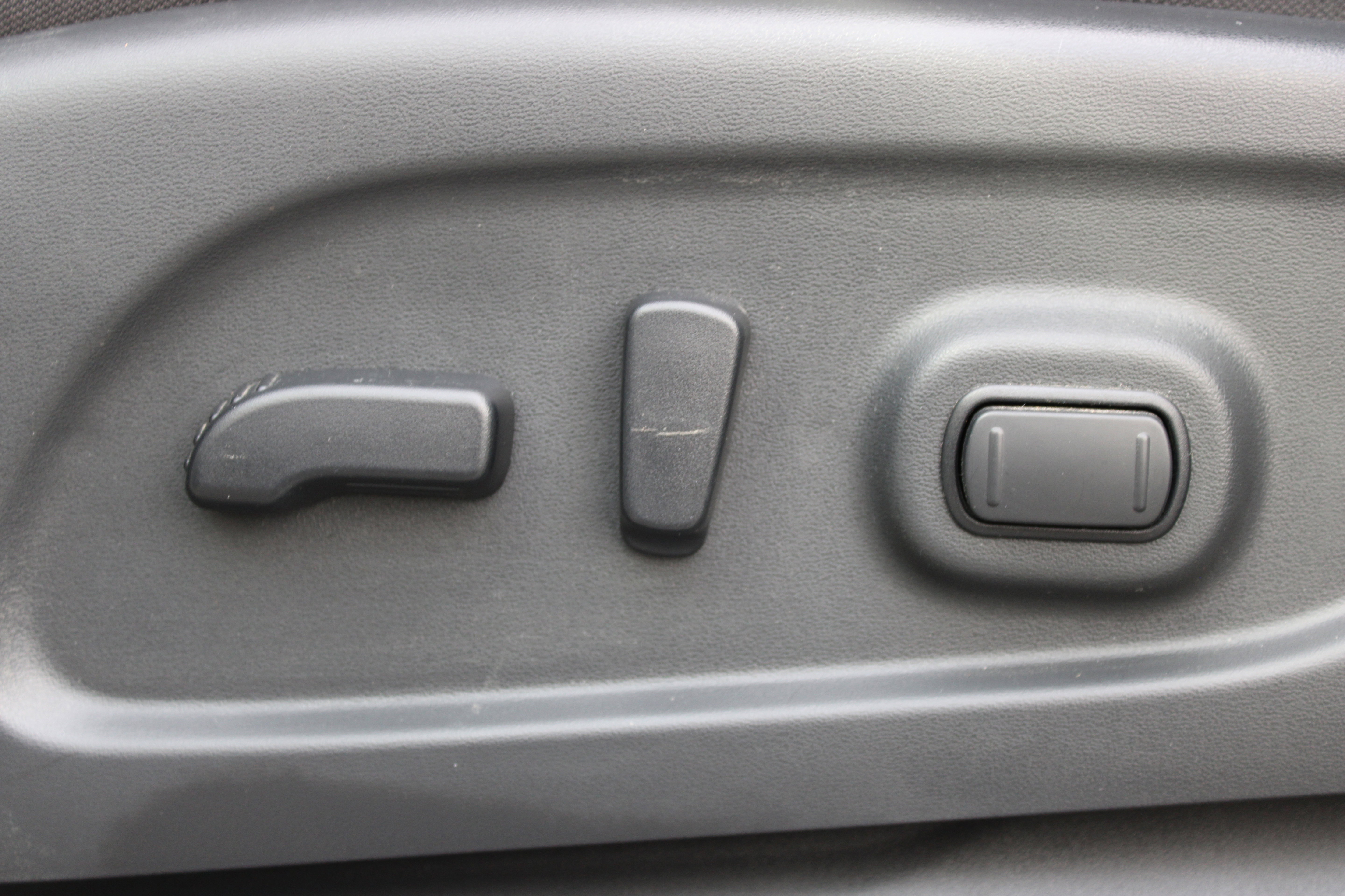 Certified 2022 Nissan Titan SV w/ SV Convenience Package image 35