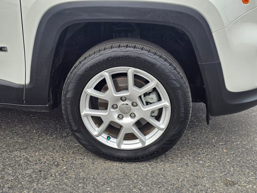 Used 2021 Jeep Renegade Latitude w/ Sun & Sound Group AWD/4WD image 9