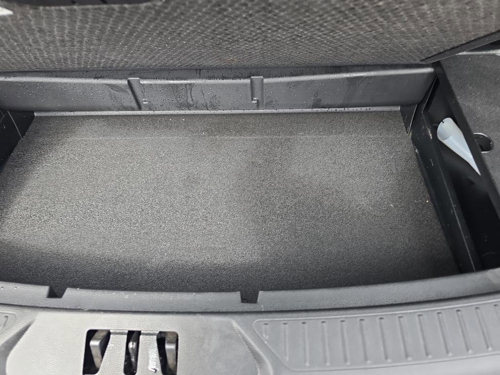 Used 2024 Ford Explorer XLT image 11