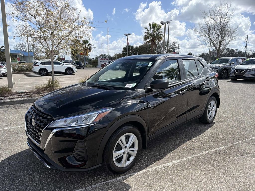 Certified 2025 Nissan Kicks Play S image 8