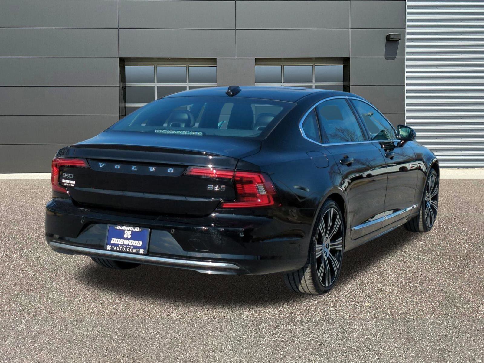 Used 2025 Volvo S90 B6 Plus image 7