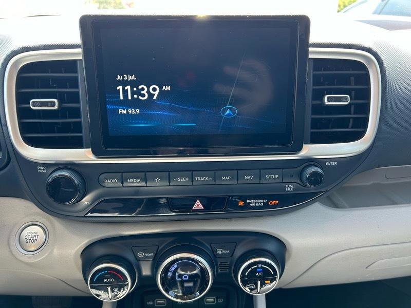 Used 2022 Hyundai Venue Limited FWD image 12