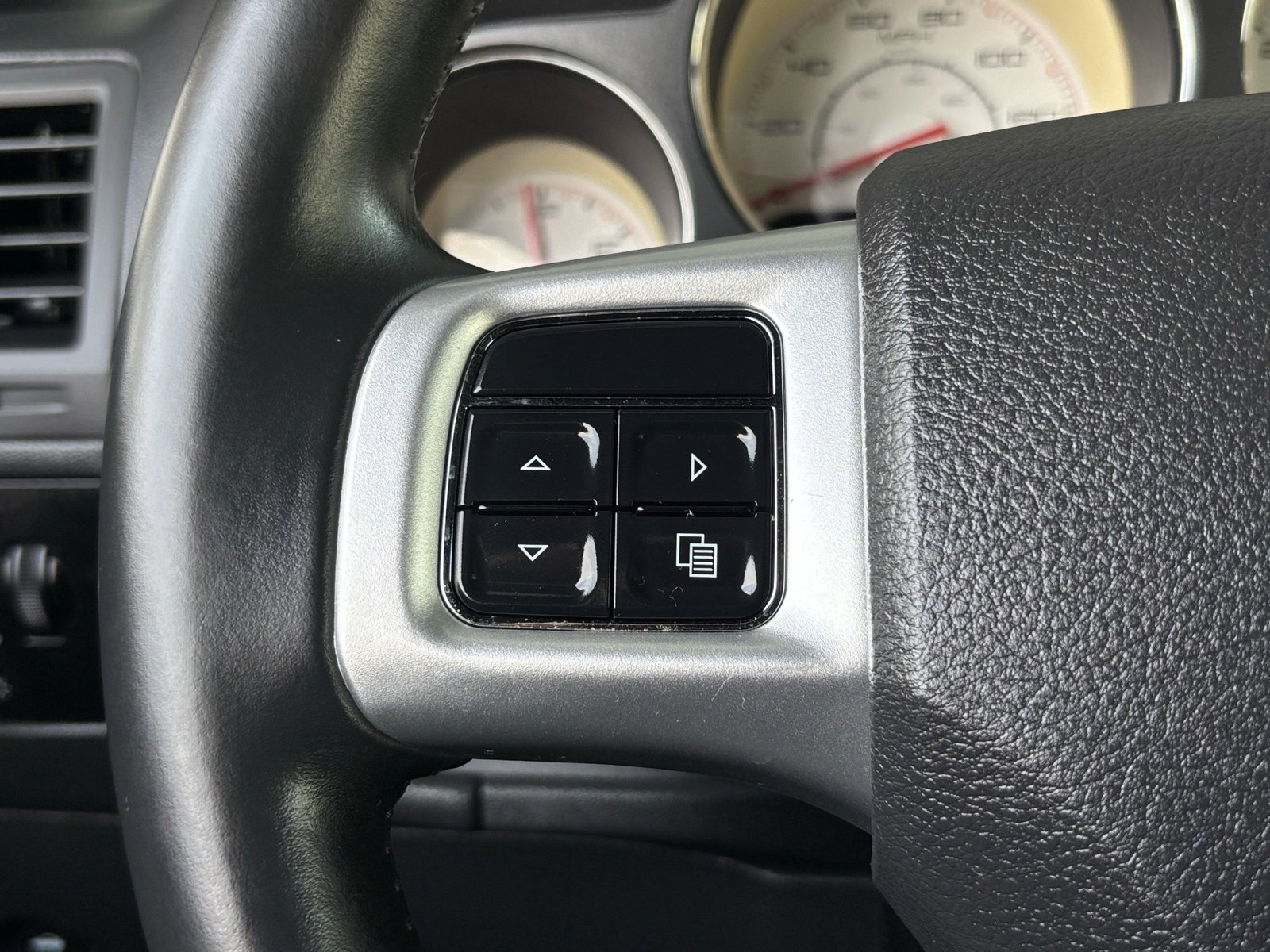 Used 2012 Dodge Challenger SXT image 23