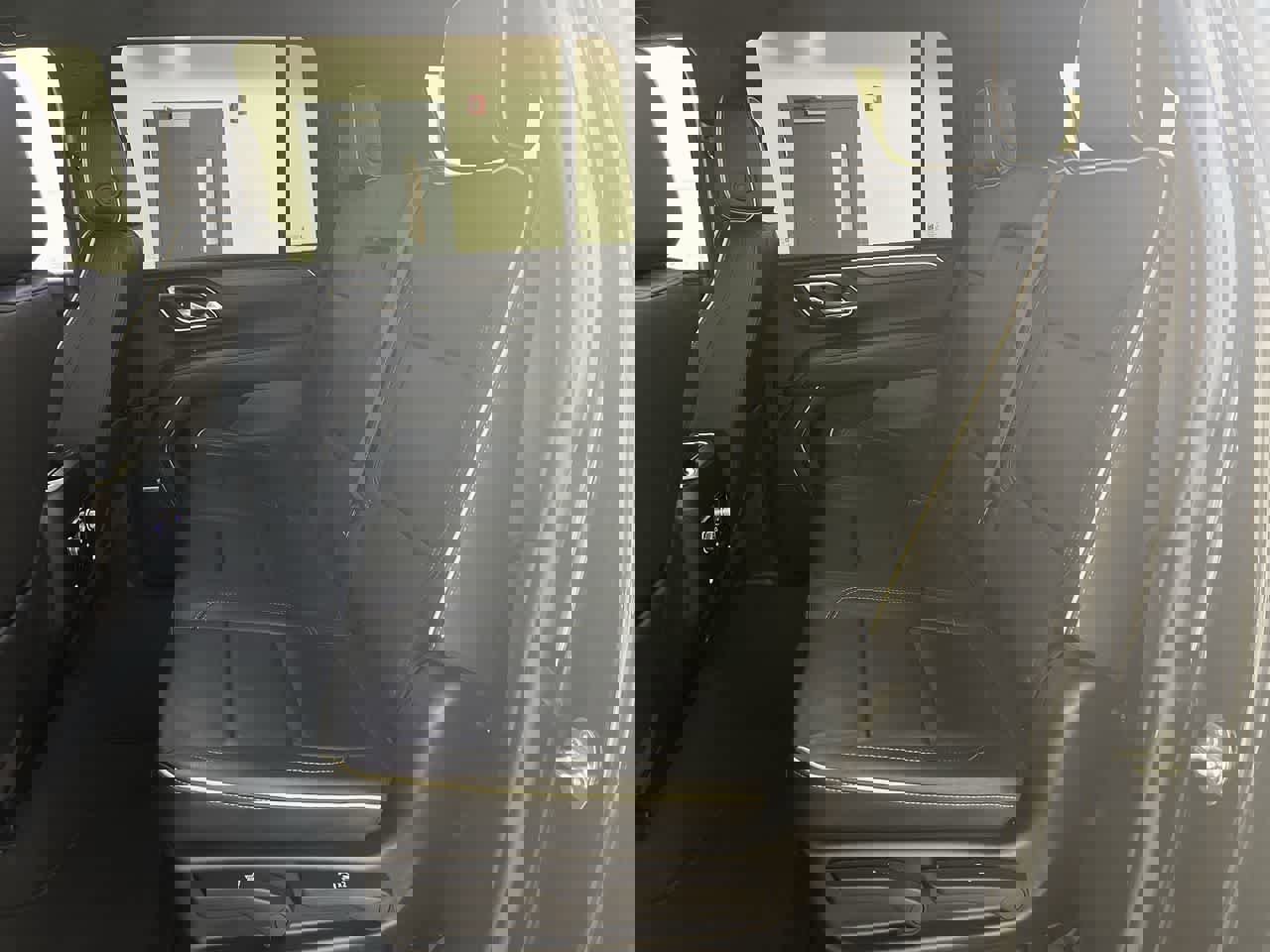 Used 2024 GMC Yukon XL SLT image 28