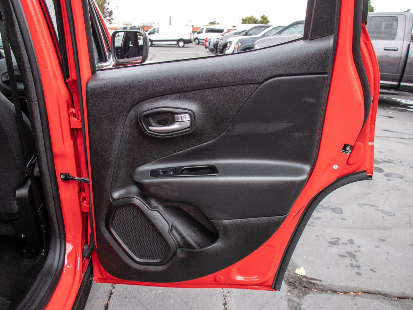 Used 2023 Jeep Renegade Latitude w/ Premium Group image 23