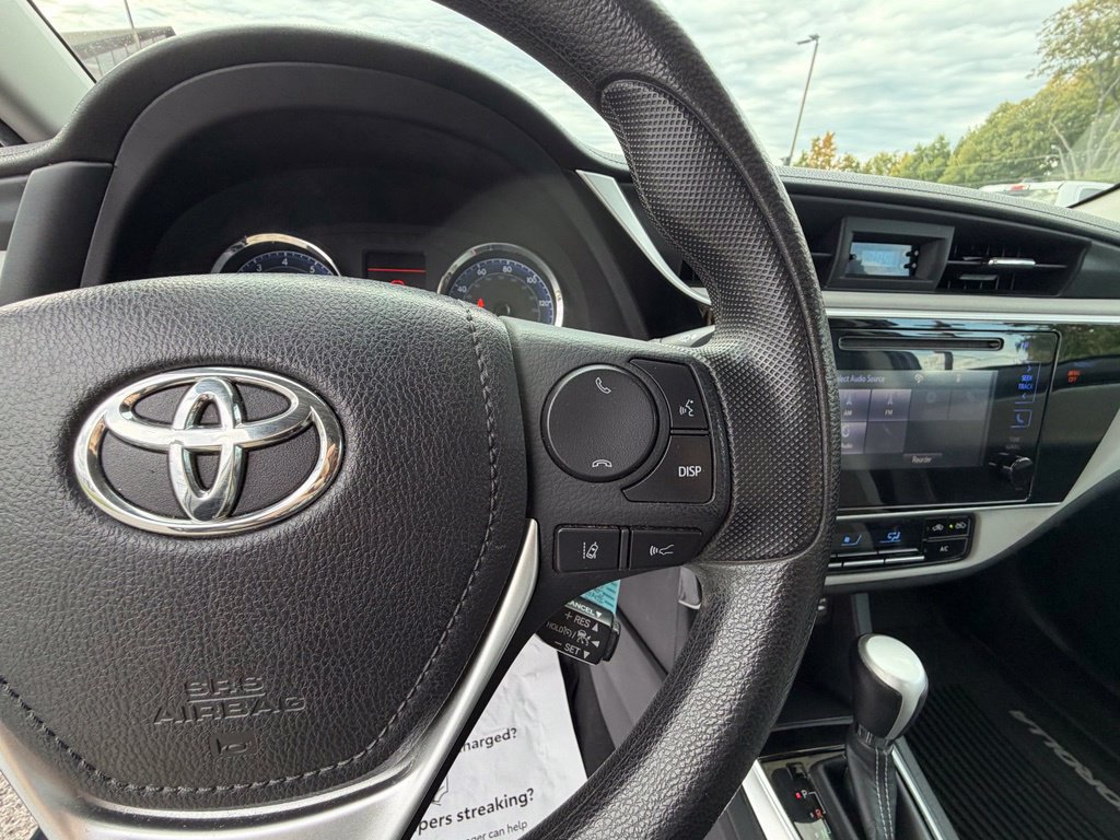 Used 2018 Toyota Corolla LE FWD image 29