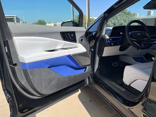 Used 2025 Cadillac Optiq Luxury 1 image 30