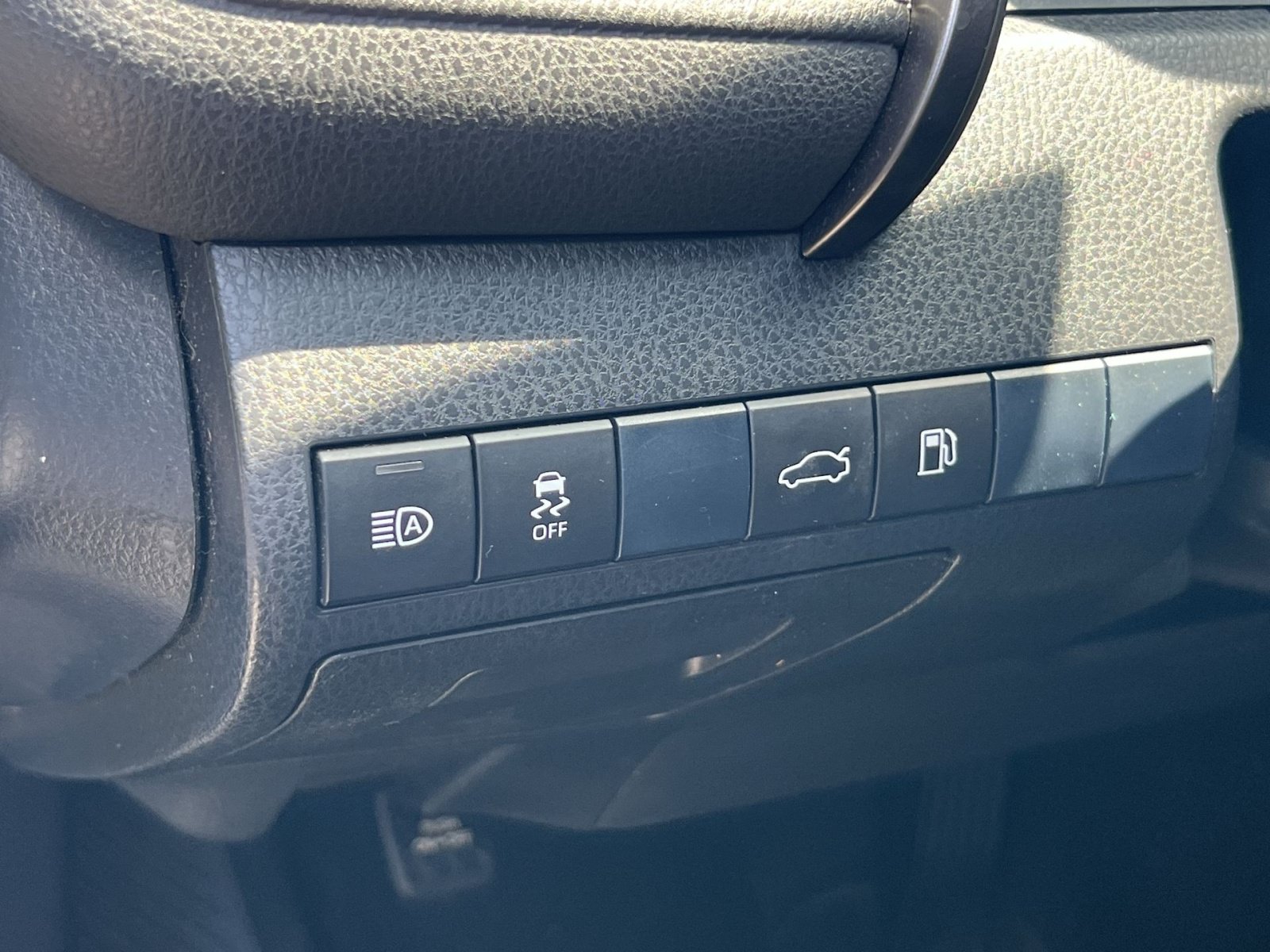 Used 2018 Toyota Camry SE FWD image 24