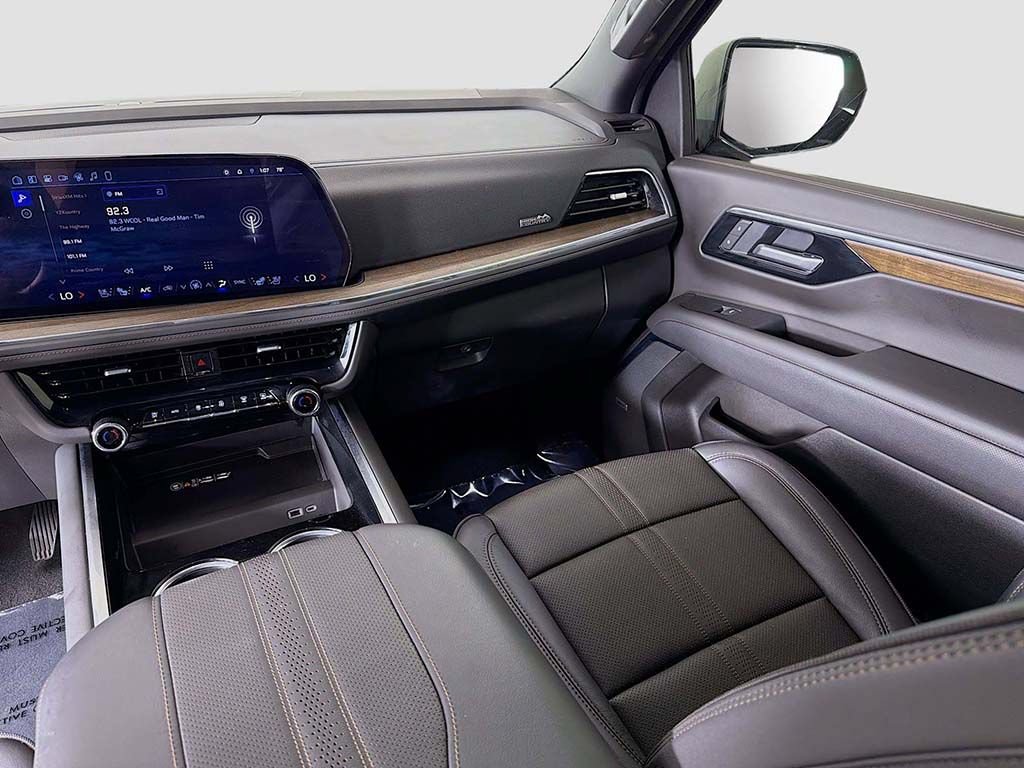 Used 2025 Chevrolet Tahoe High Country AWD/4WD image 31
