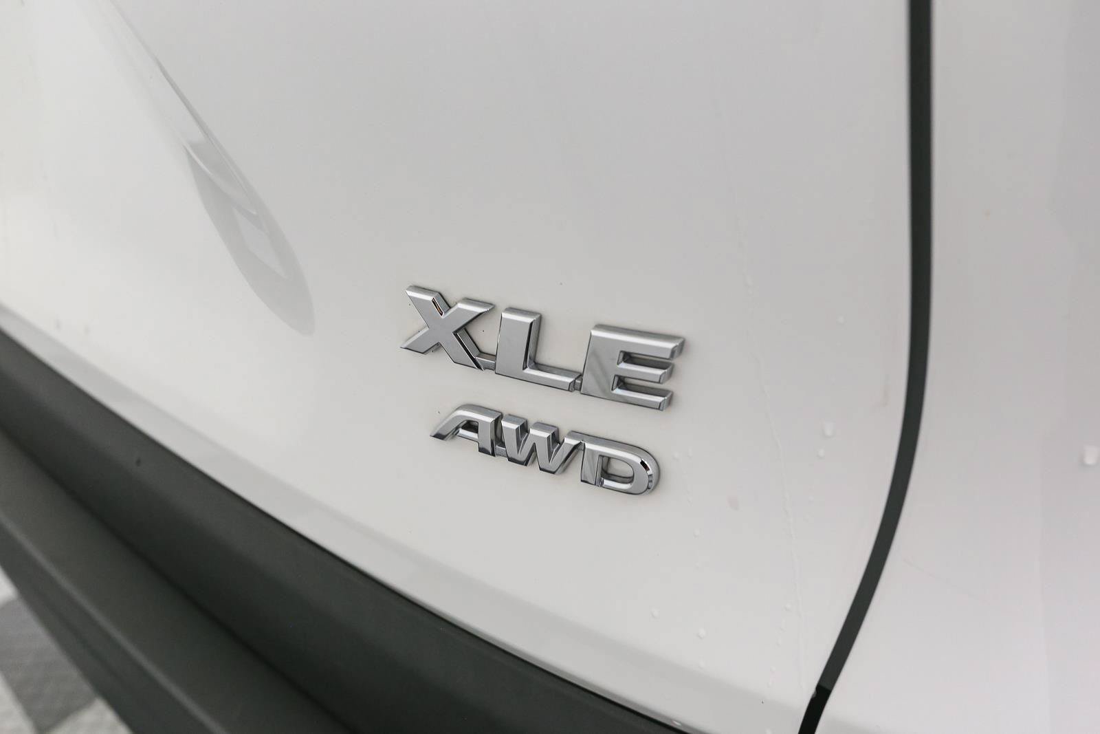 Used 2020 Toyota RAV4 XLE AWD/4WD image 11