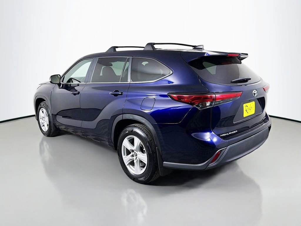 Used 2023 Toyota Highlander LE image 8