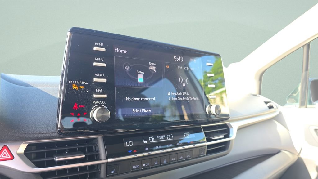 Used 2023 Toyota Sienna XLE image 21