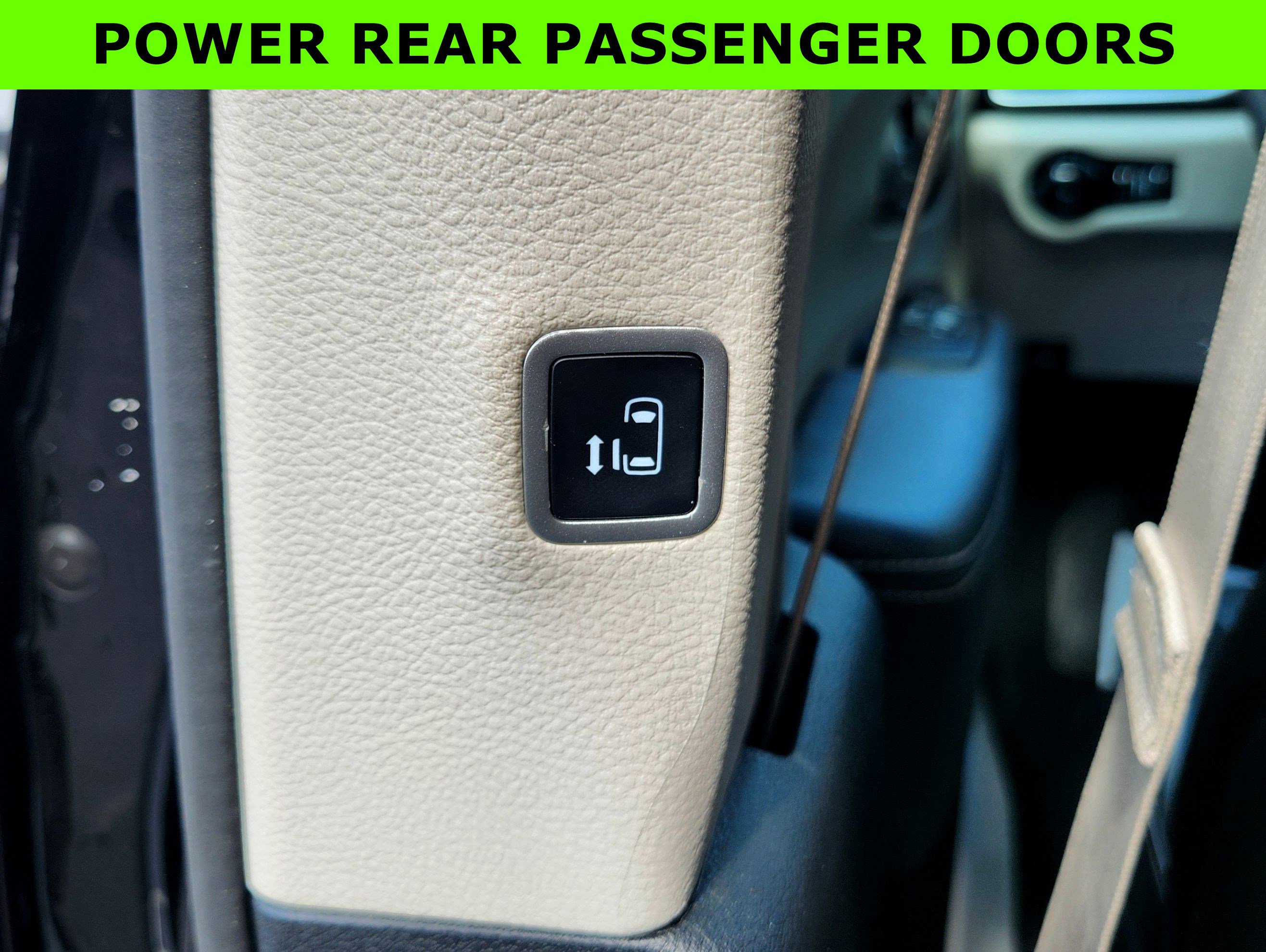 Used 2024 Chrysler Pacifica Touring-L image 33