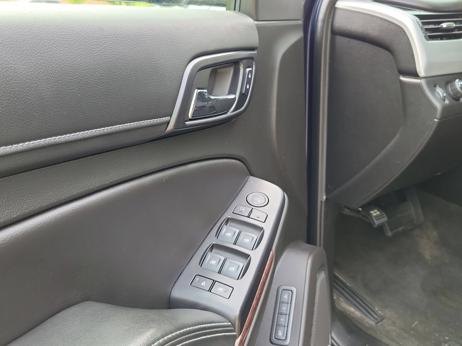 Used 2018 GMC Yukon SLT AWD/4WD image 8