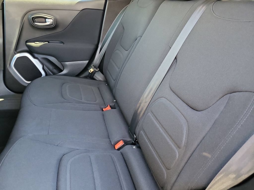 Used 2019 Jeep Renegade Latitude w/ Cold Weather Group AWD/4WD image 15