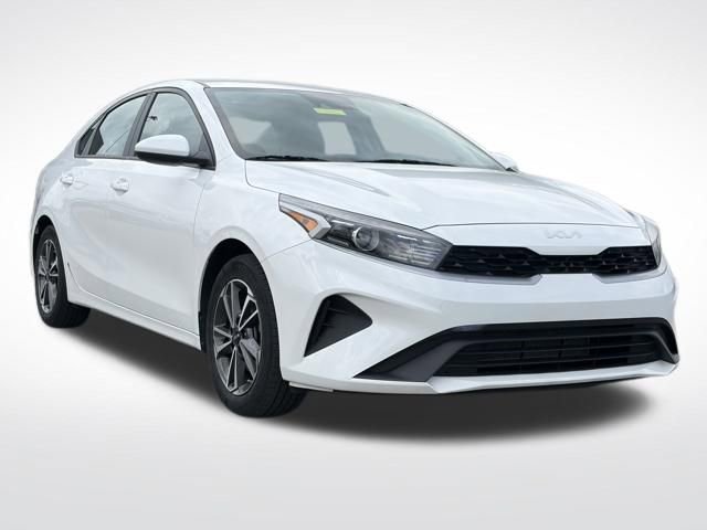 Used 2023 Kia Forte LXS image 1