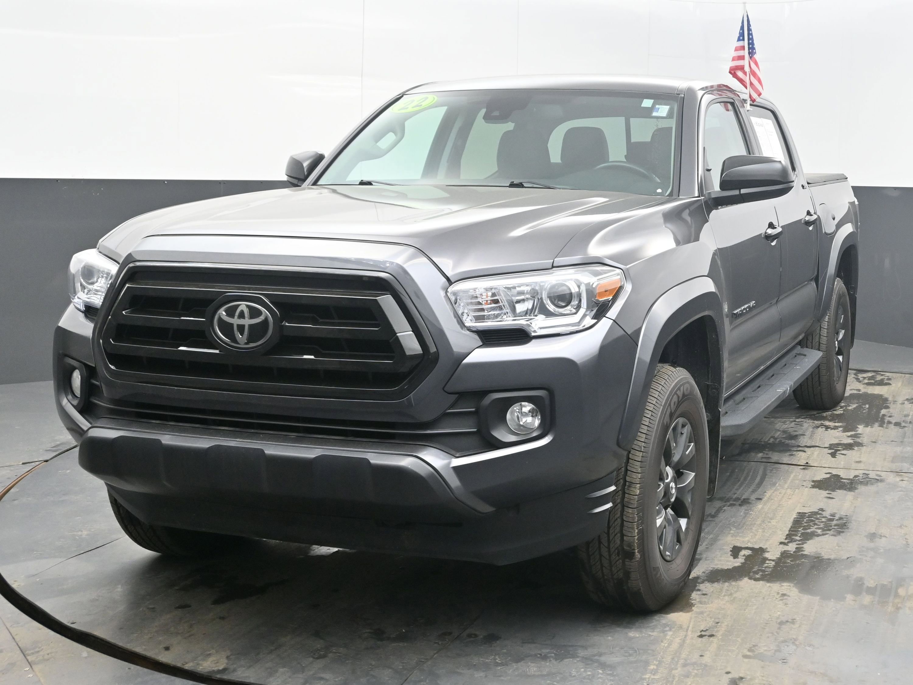 Used 2022 Toyota Tacoma SR5 w/ SR5 Appearance Package (SM) image 3