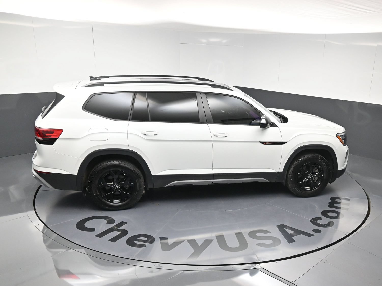 Used 2024 Volkswagen Atlas Peak Edition SEL AWD/4WD image 35