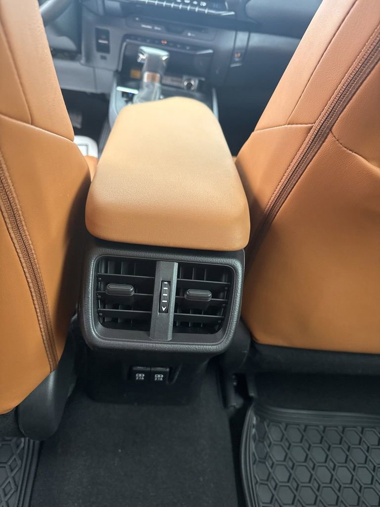 Used 2019 Lexus UX 200 image 34