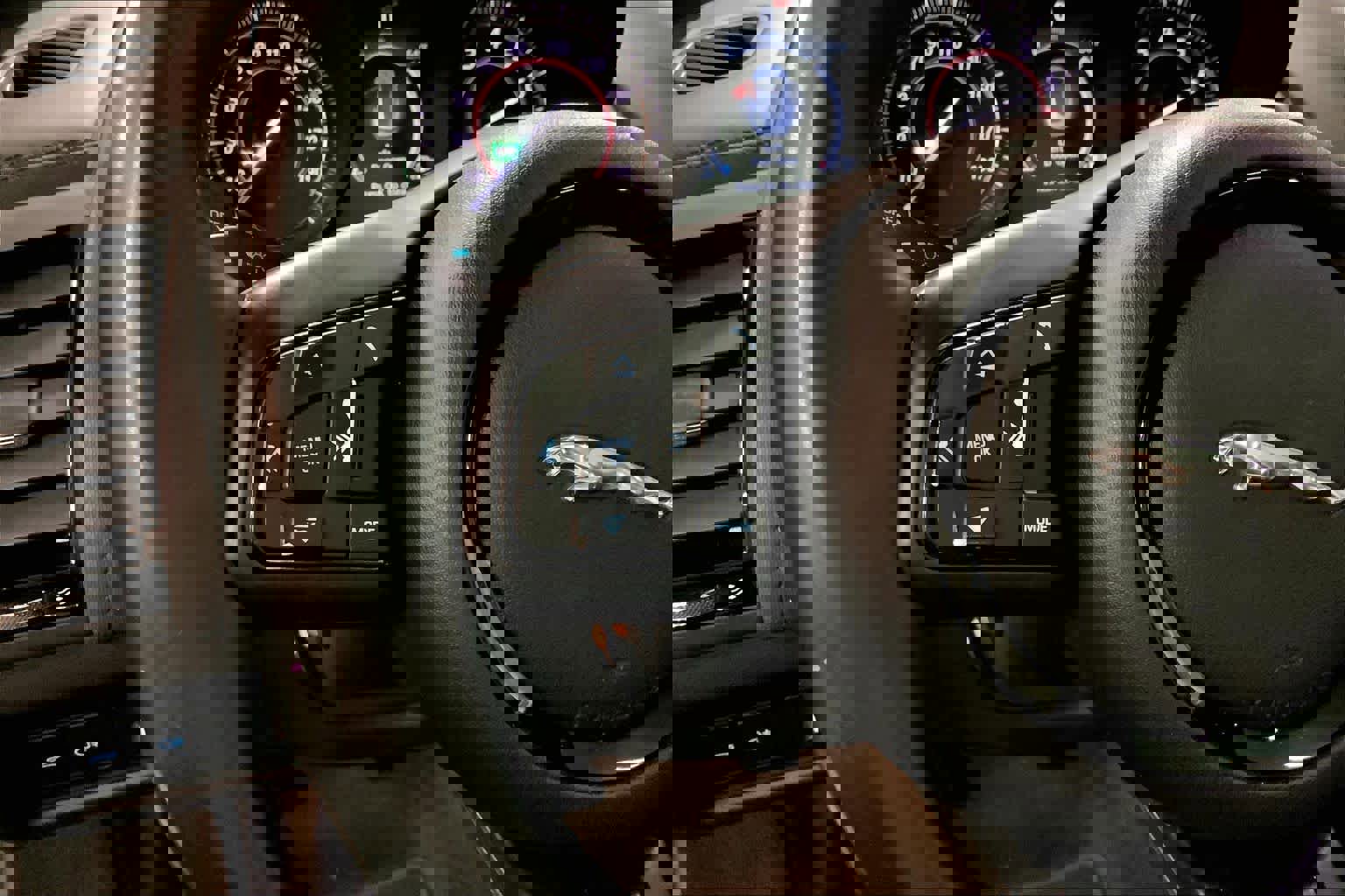 Used 2016 Jaguar F-TYPE Coupe image 39