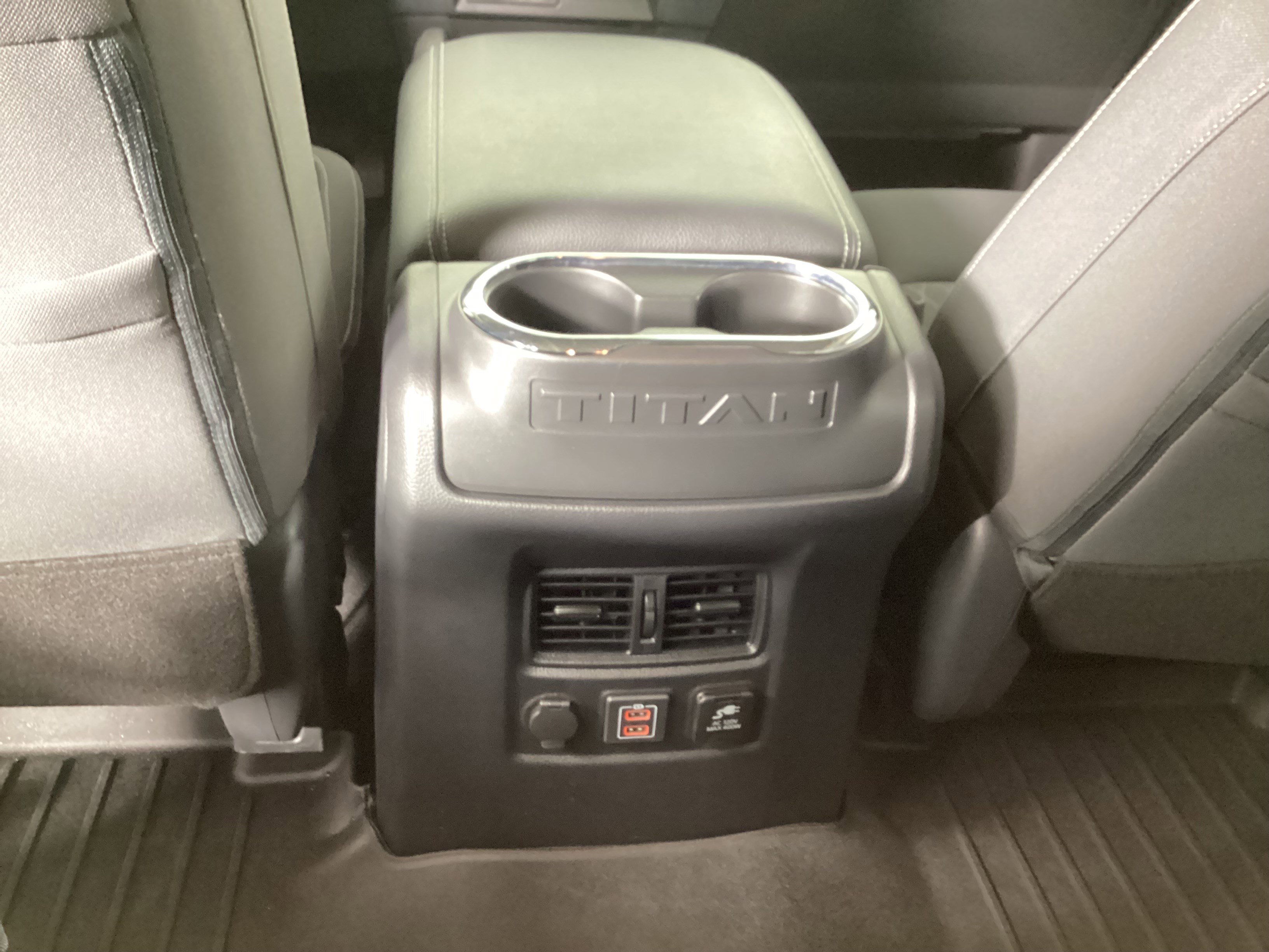 Used 2024 Nissan Titan SV w/ SV Convenience Package image 16