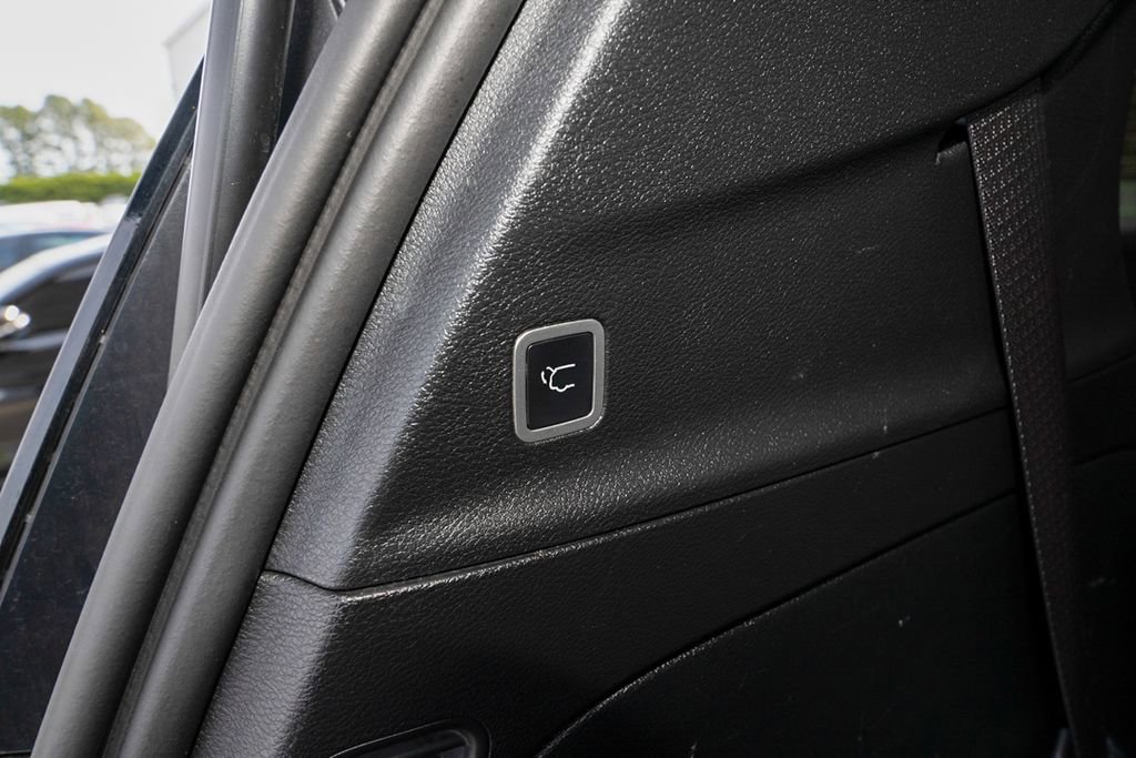 Used 2025 Chrysler Pacifica Select image 6