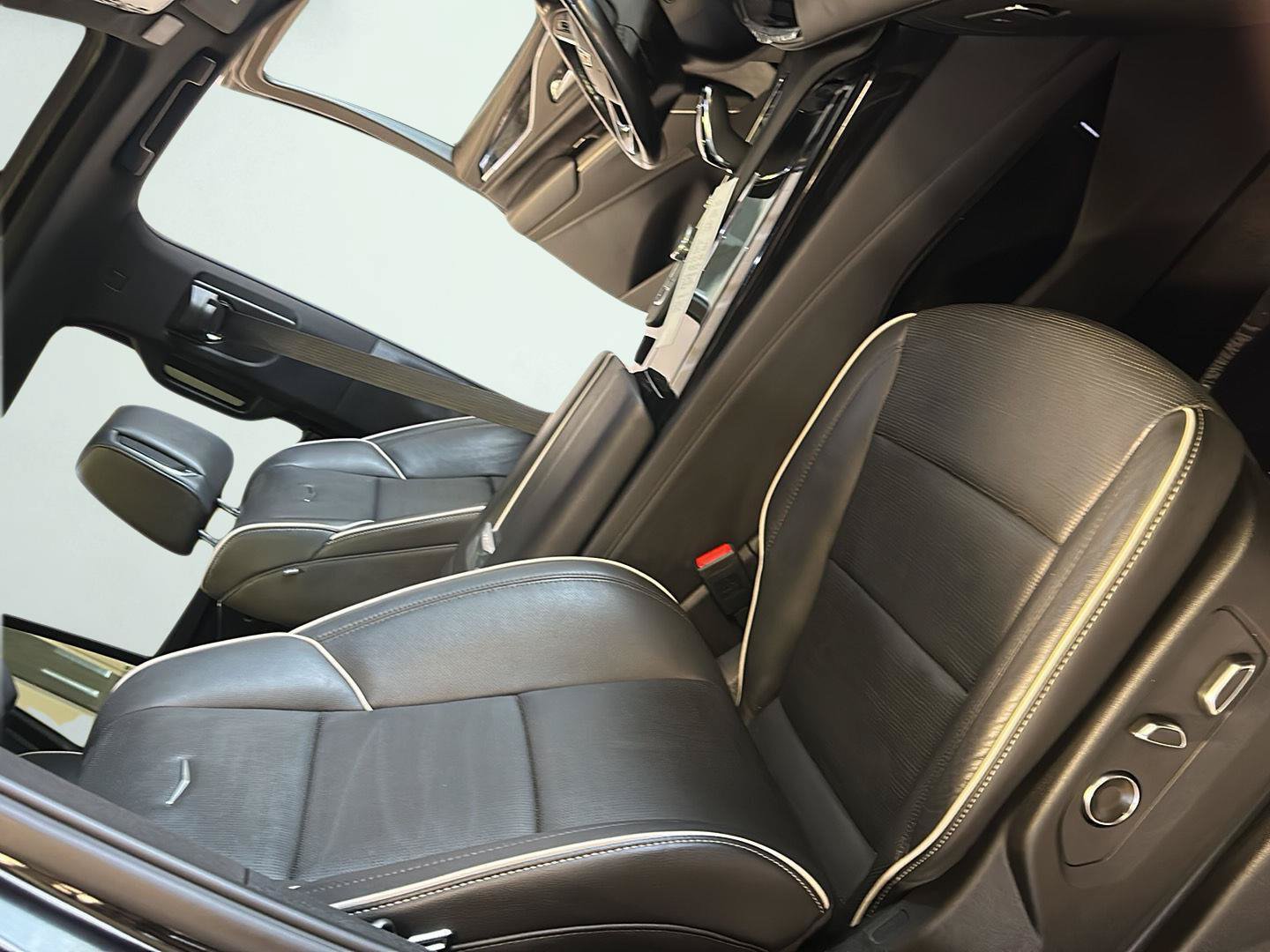 Used 2024 Cadillac Escalade Sport AWD/4WD image 39