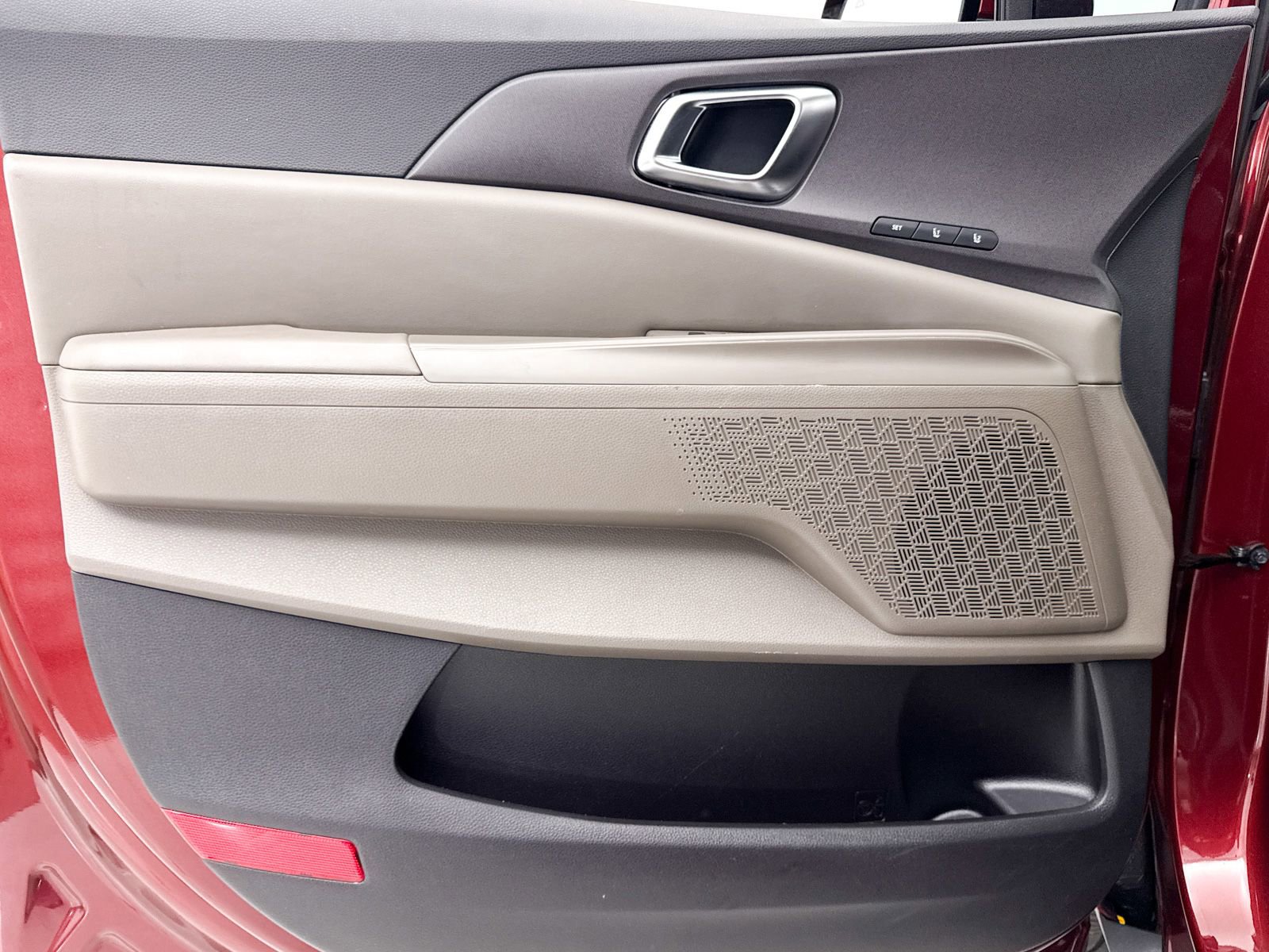 Certified 2025 Kia Carnival EX image 33