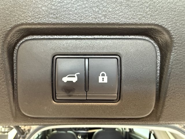 Used 2024 Nissan Rogue SV image 18