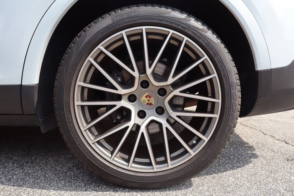 Used 2023 Porsche Cayenne AWD/4WD image 22