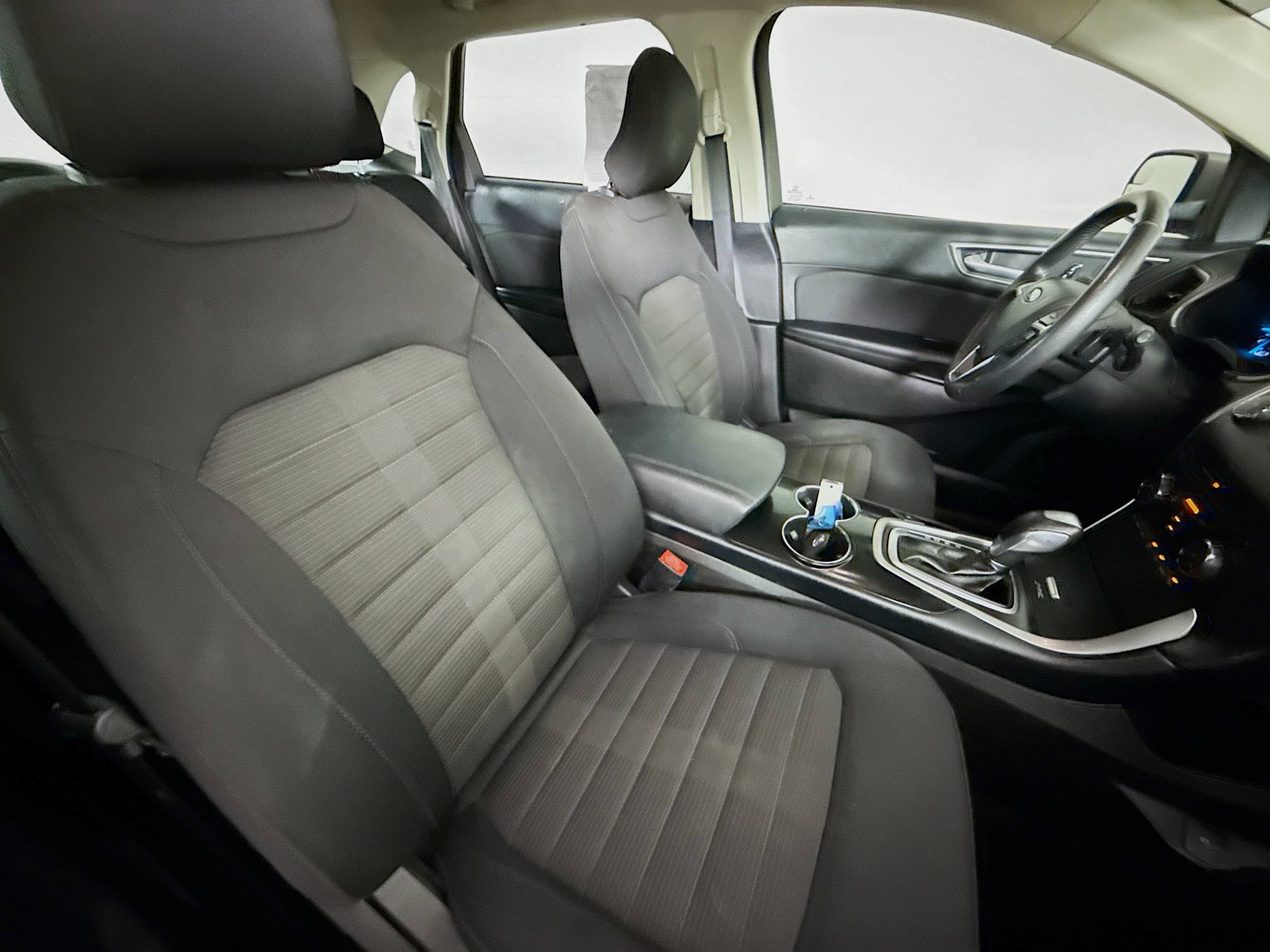 Used 2017 Ford Edge SEL image 33