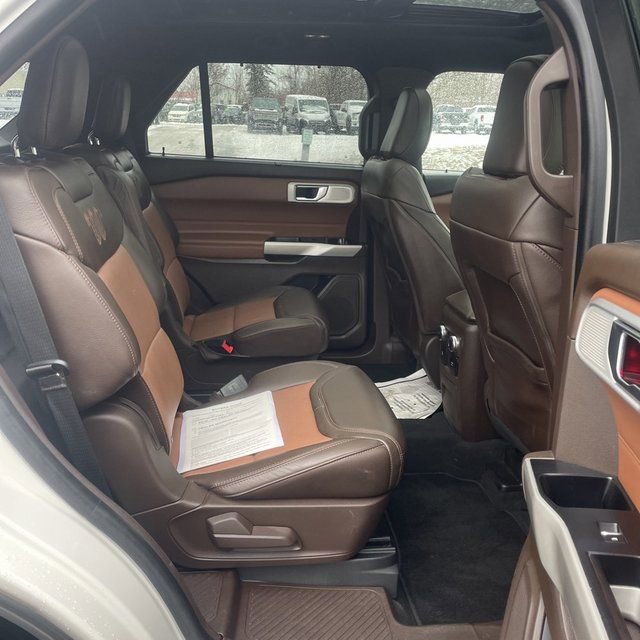 Used 2022 Ford Explorer King Ranch w/ Premium Technology Package image 6