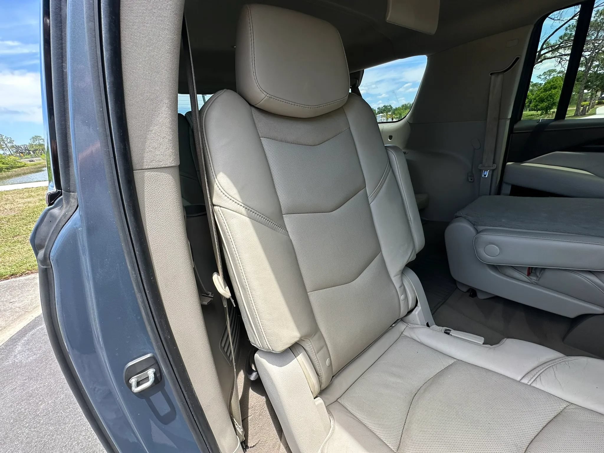 Used 2016 Cadillac Escalade ESV Luxury AWD/4WD image 28