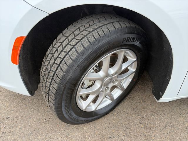 Used 2024 Chrysler Pacifica Touring-L FWD image 17