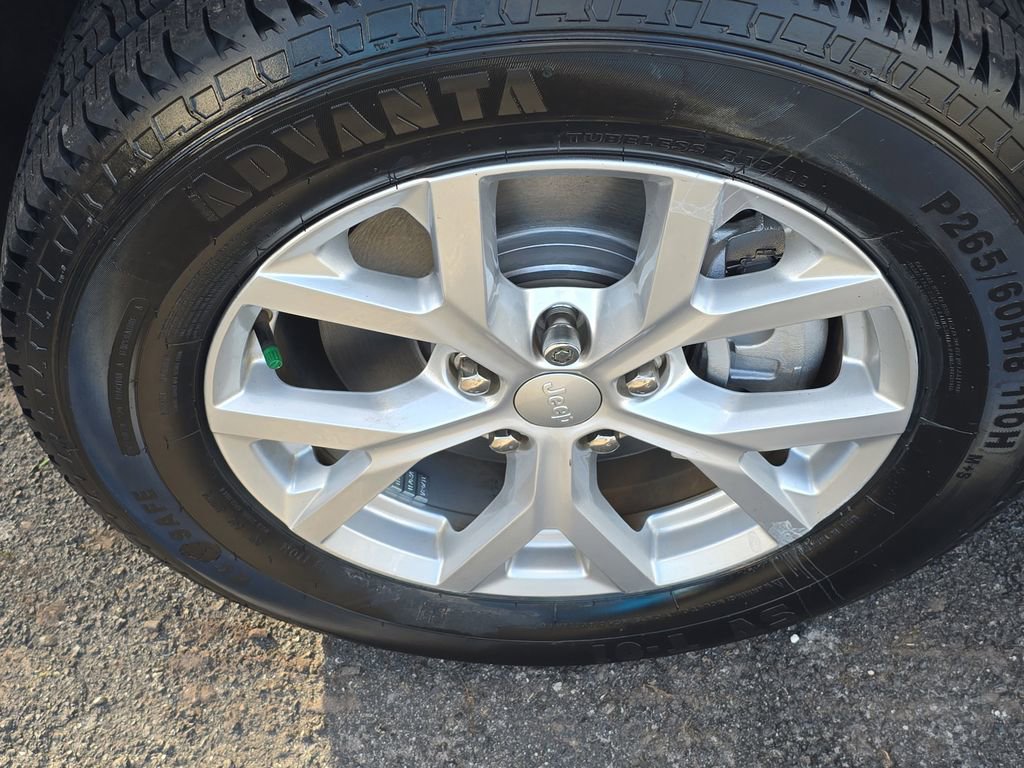 Used 2023 Jeep Grand Cherokee L Limited image 9